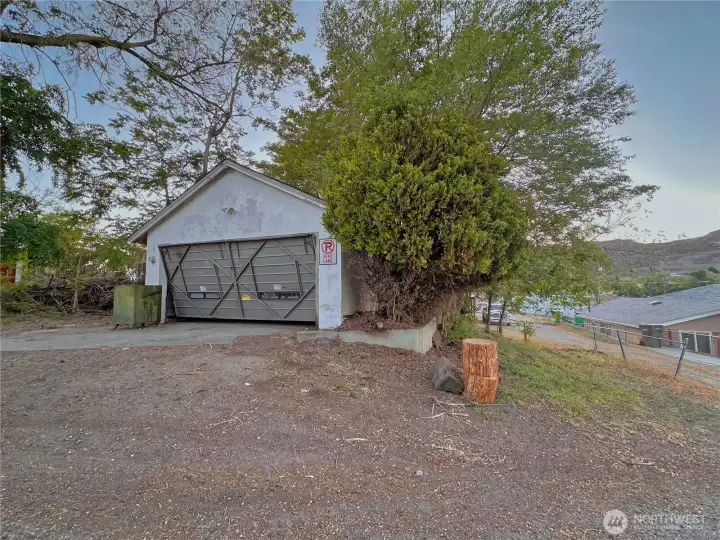 Detached garage with partial fenced parking area