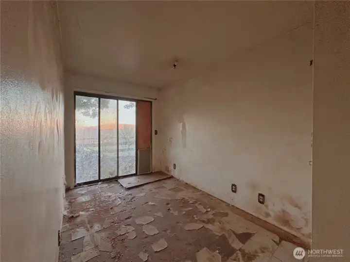 Bonus room with deck access