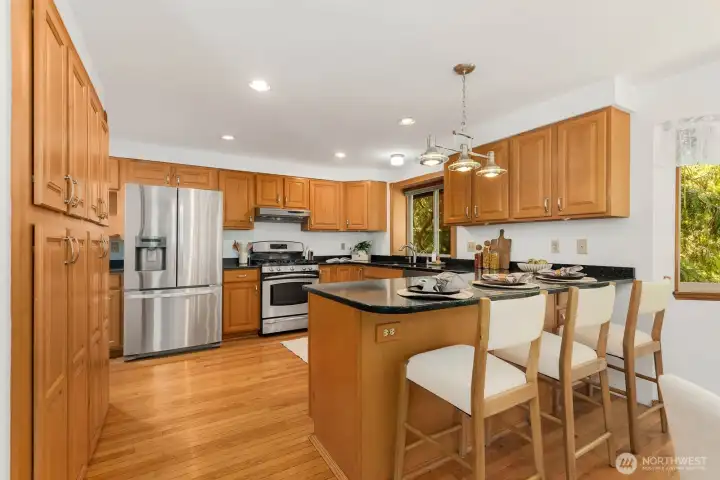 Additional seating options here for more guests, more cabinet space for all your kitchen storage needs