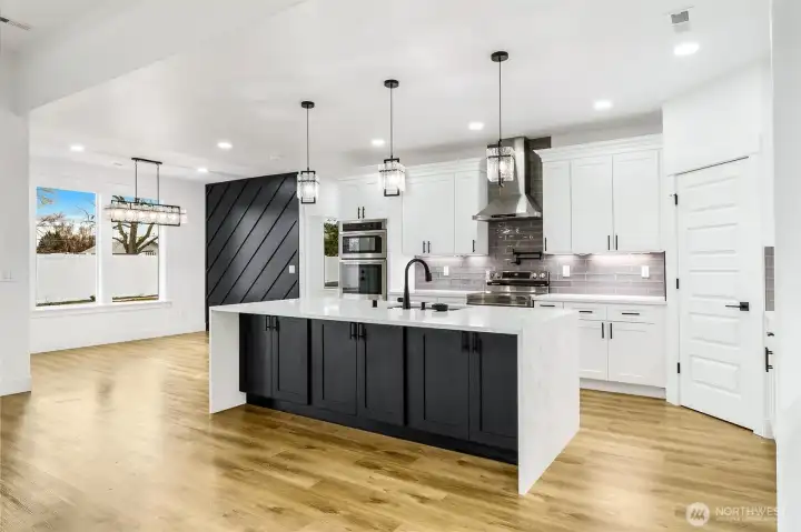 Example of a Del Rancho kitchen featuring quartz countertops, stainless steel appliances, and custom cabinetry—designed for both everyday living and entertaining.