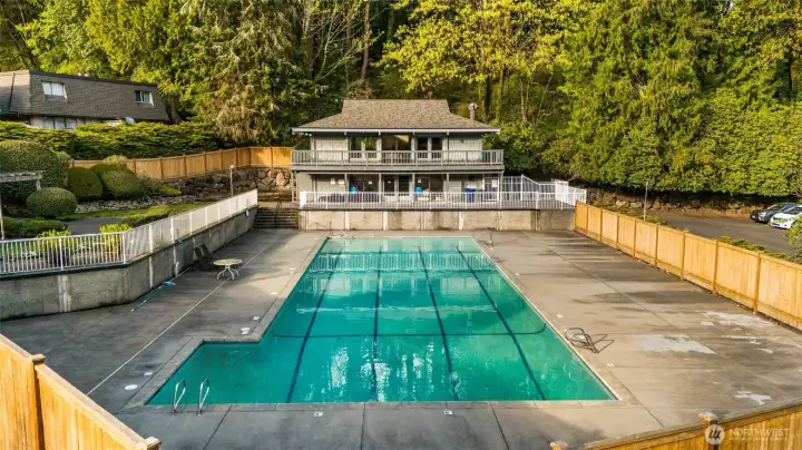 Community pool and club house, perfect for summer pool party!