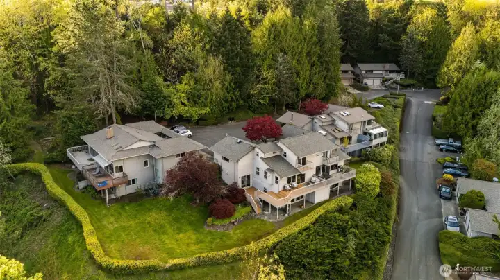 more than 10 guest parking spots within 30 sec walk. House warming party anyone?