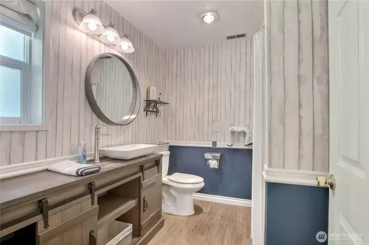 Updated Primary bathroom with new privacy door. Updated Primary bathroom with new privacy door.