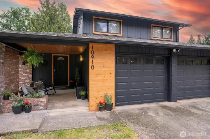 Front of home with impressive curb appeal