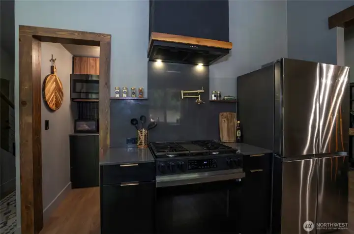 Kitchen with walk-in Pantry