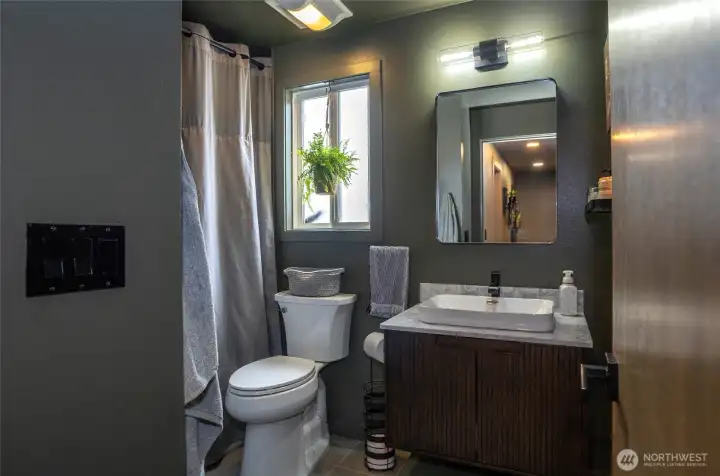Upstairs full bathroom