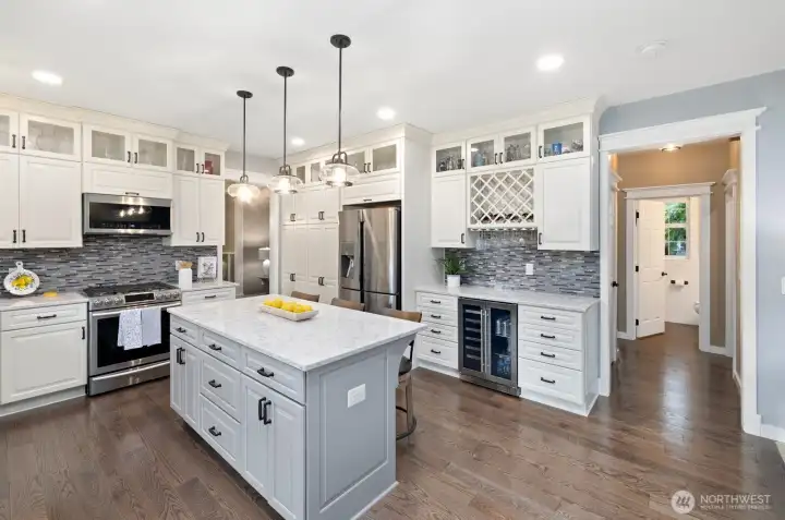 STUNNING remodeled kitchen, newer appliances, beverage fridge, newer floors, fresh paint and GORGEOUS! STUNNING remodeled kitchen, newer appliances, beverage fridge, newer floors, fresh paint and GORGEOUS!