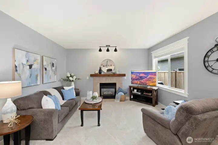 Nice gas fireplace in family room. Nice gas fireplace in family room.