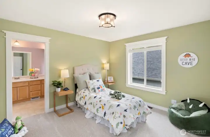 Bedroom #3 with Jack and Jill bathroom! Bedroom #3 with Jack and Jill bathroom!
