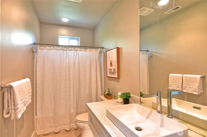 Full bathroom adjacent to the extra bedroom or office.