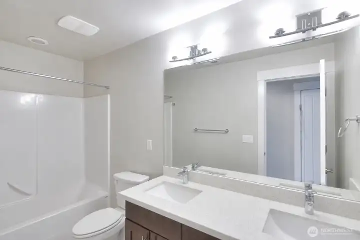 Full bathroom conveniently located near secondary bedrooms. Full bathroom conveniently located near secondary bedrooms.