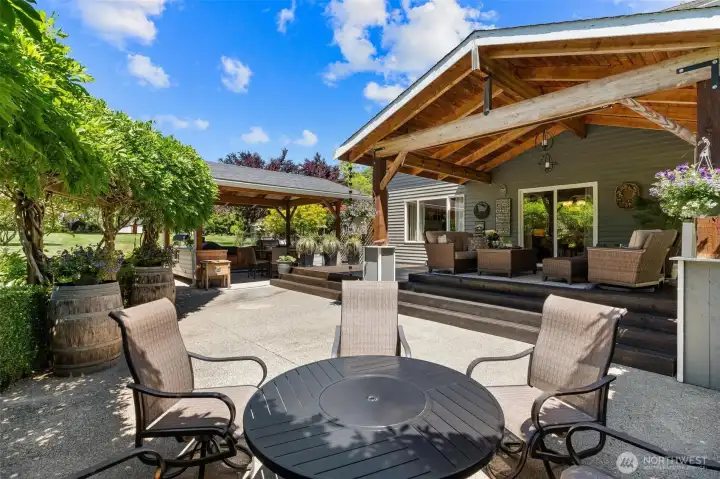 So much room for outdoor entertainment So much room for outdoor entertainment