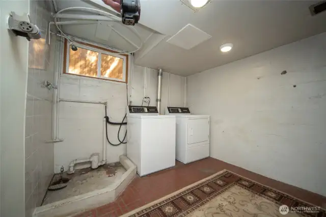 Lower level laundry