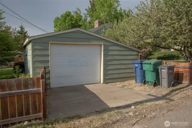 Detached garage off the alley