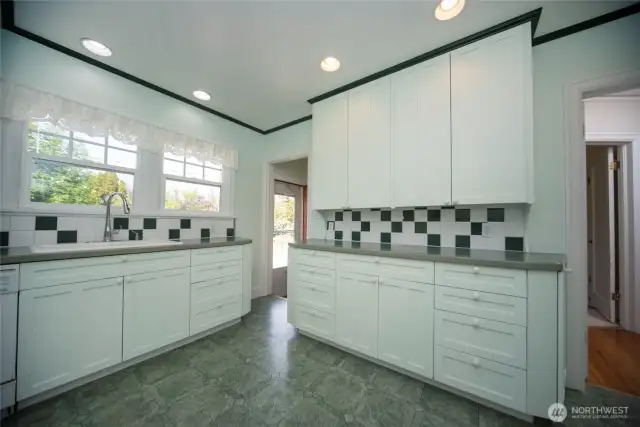 Lots of cabinet storage