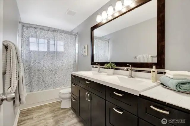 Full guest bath with double sinks