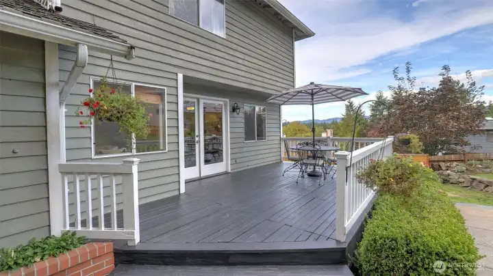 Seamless indoor-outdoor living with a deck that’s perfect for every season.