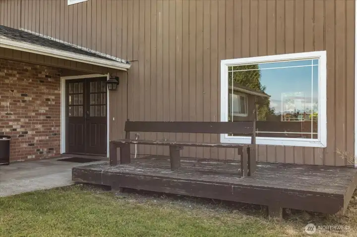 Wach the fireworks from front deck!