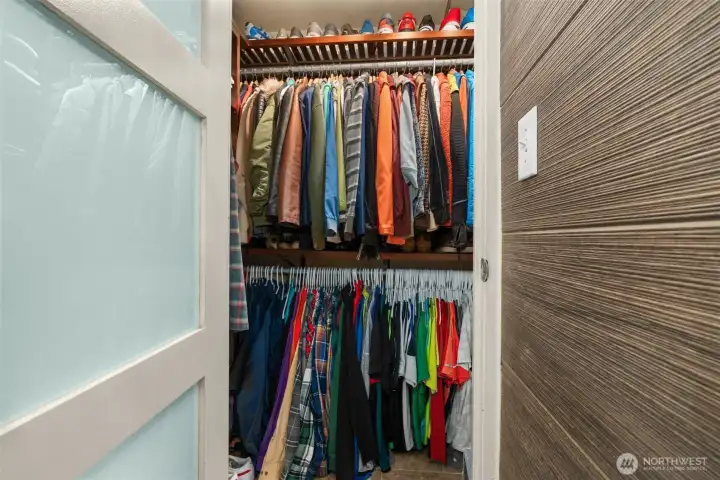 Generous closet spaces with organizers