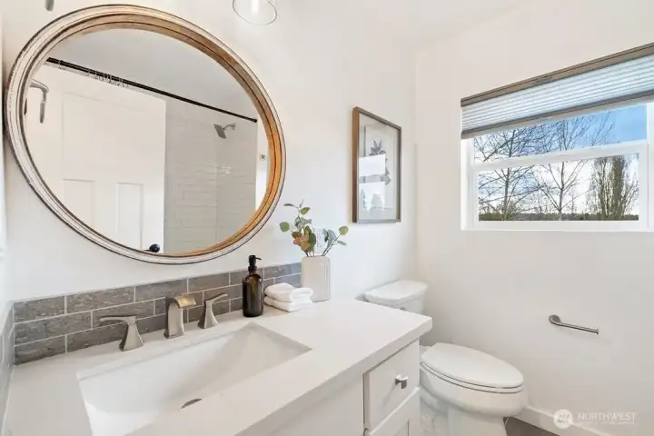 Full upper level bath