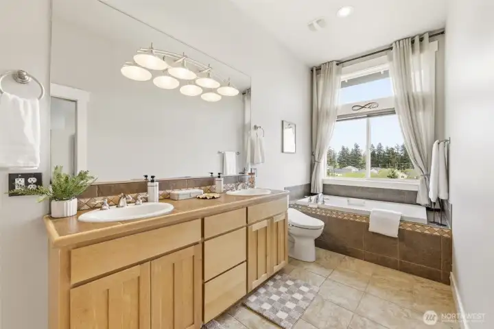 Primary 5 Piece Bath