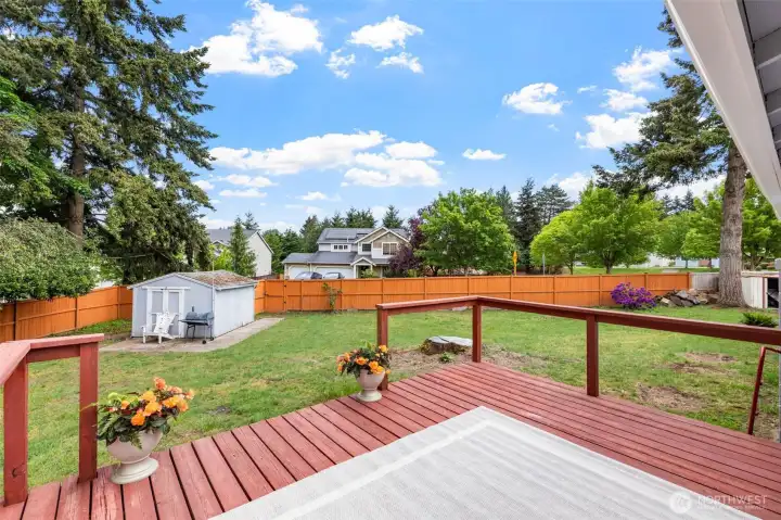 Large Back deck ready for entertaining. Large Back deck ready for entertaining.