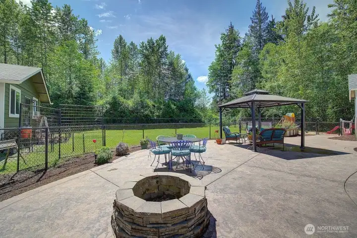 Complete with a fire pit... Complete with a fire pit...