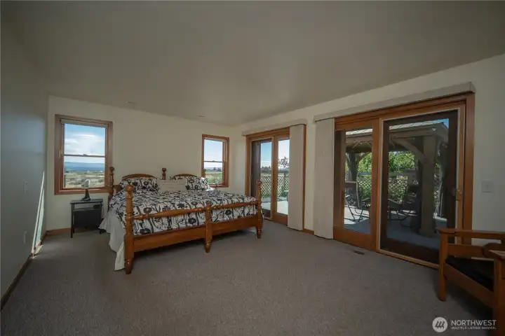 Main level primary suite 1