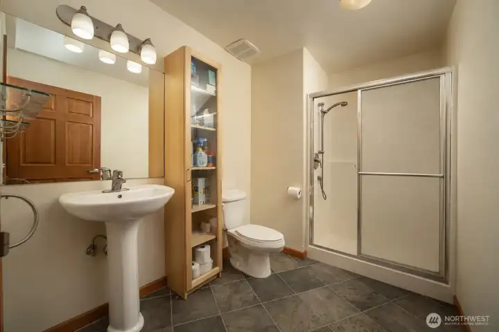 Main level primary suite 2 bath