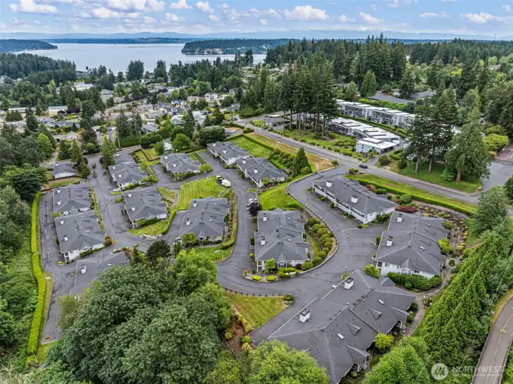Easy access down the hill to the Gig Harbor Waterfront with amazing restaurants and activities, or up the hill to  Hwy 16 and the convenience of traveling towards Tacoma or Port Orchard/Bremerton.