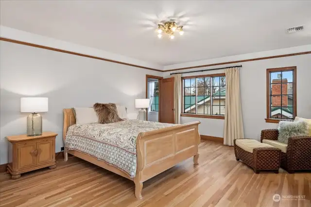 2nd floor - spacious room with some Blue Mtn views