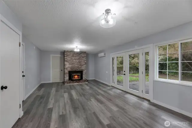 family/kitchen with eating area