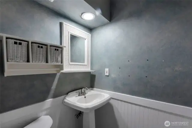 downstairs 1/2 bath