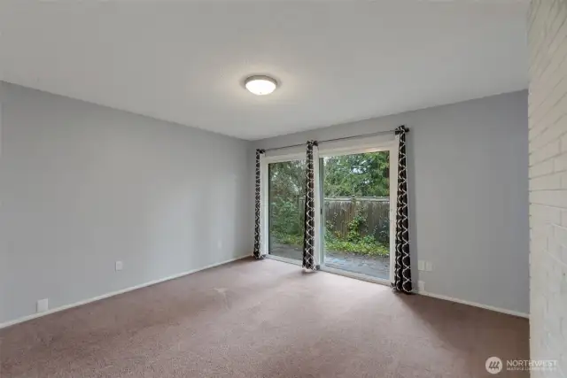 dining room (could be an office?)