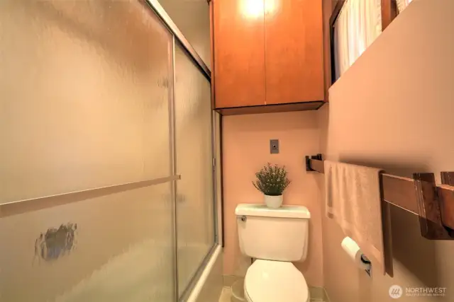 Downstairs Guest Bath conveniently next to the 2 Guest Bedrooms! Virtually Staged