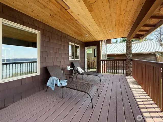 Large deck for entertaining.