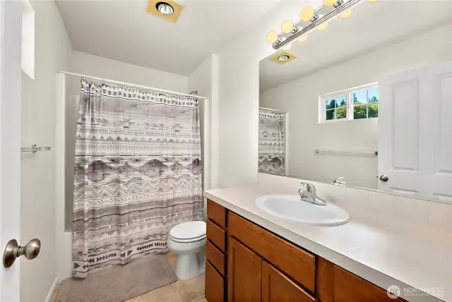Full bathroom off bedroom #1
