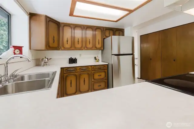 Large pantry closet adds plenty of storage possibilites!
