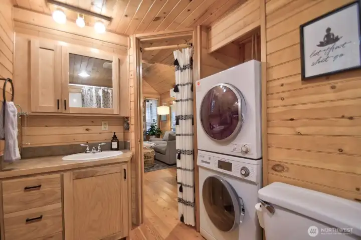 BATHROOM/WASHER/DRYER