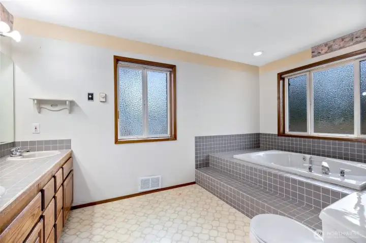 Primary Bathroom w/ large jetted tub.