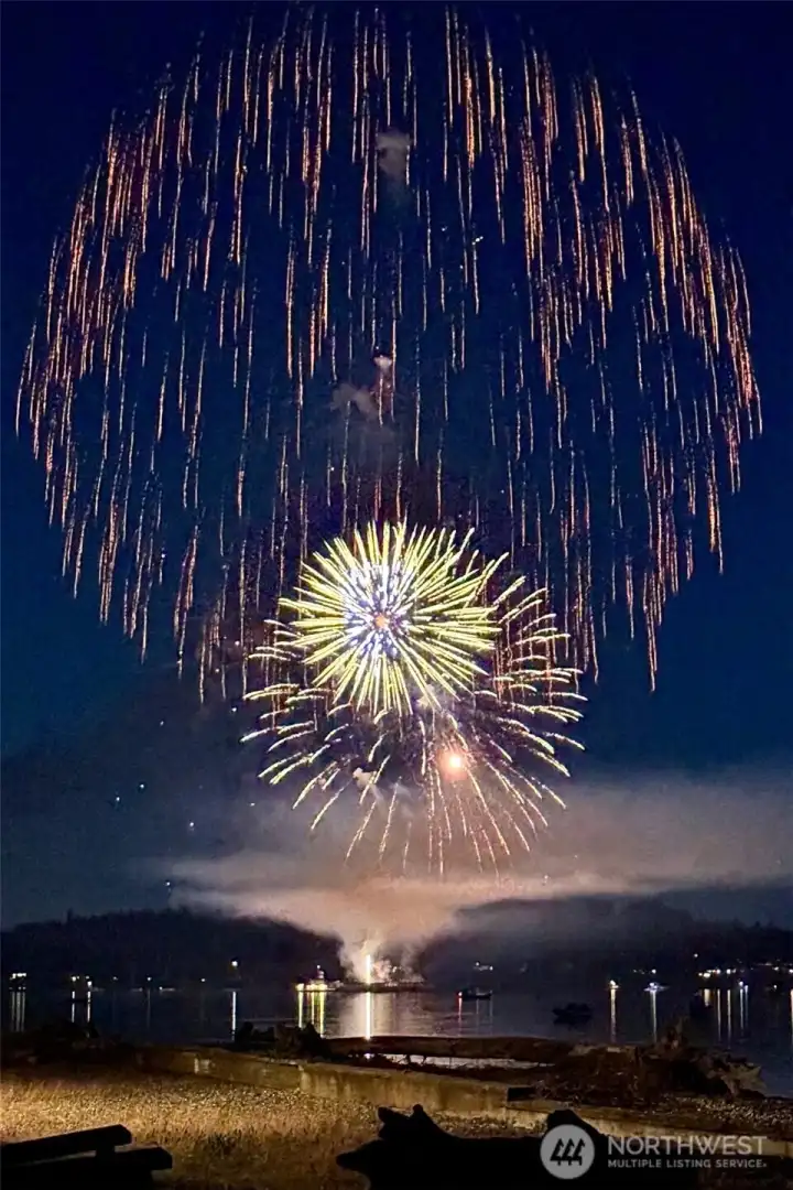 A guaranteed front row seat to Vashon's beloved 4th of July fireworks.