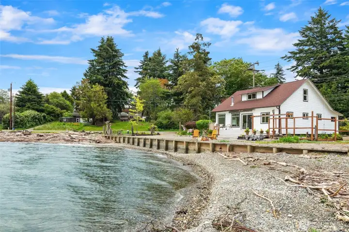So many memories here for the sellers; summer log rolling, swimming, racing around with freedom and abandon.