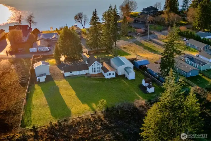 Ready for your next chapter? Imagine it here, in a wonderfully central Island Lake location. Close to everything yet you feel a world away from the hustle and bustle, tucked into this property that has it all!