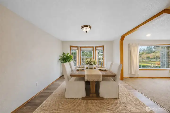 Virtually staged dining room
