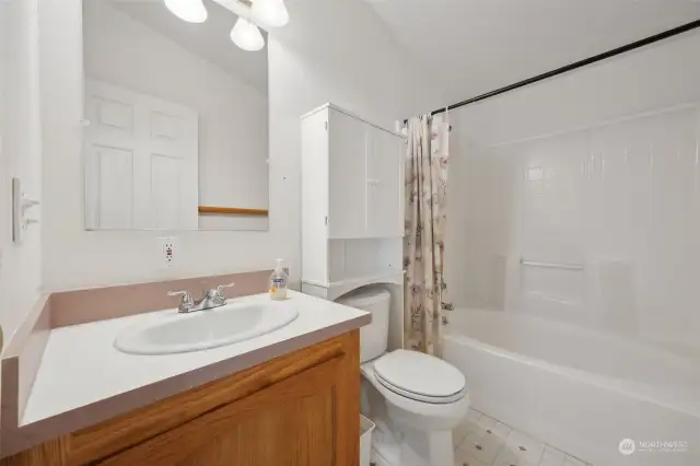 Guest Bathroom with tub and shower - FULL BATH