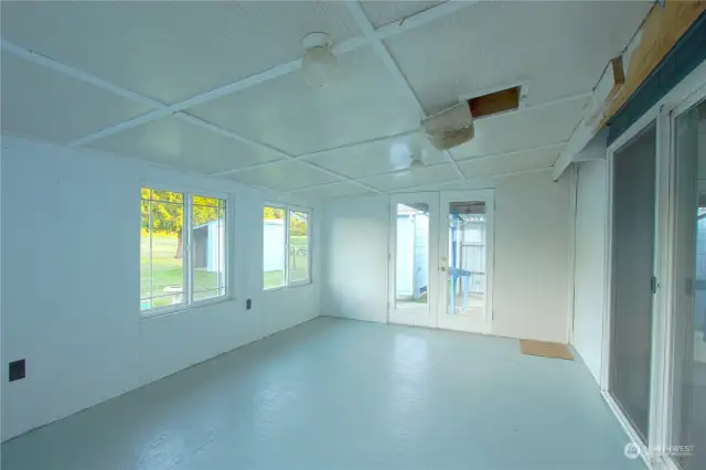 Light and bright sunroom