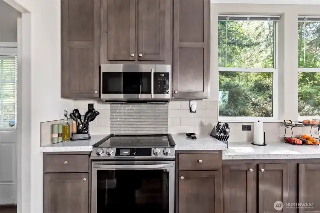Stainless Steel appliances throughout.
