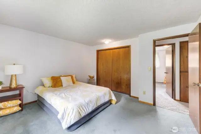 Main Level Bedroom - 1st primary