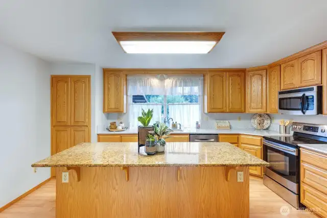 Kitchen - All stainless appliances included