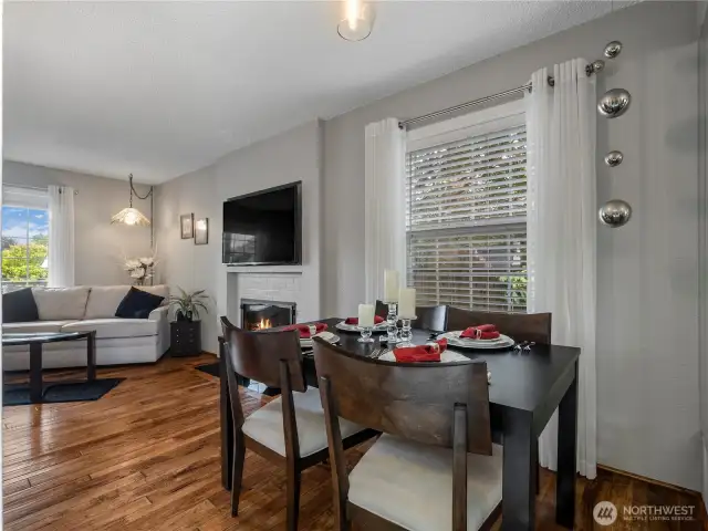 Between the kitchen and the living room you'll find the dining room, which comfortably seats 4-6 people at a table.